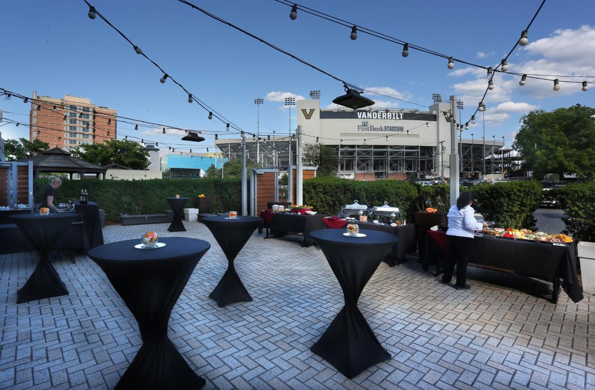 Holiday Inn Nashville - Vanderbilt - Dwtn By Ihg Exterior photo